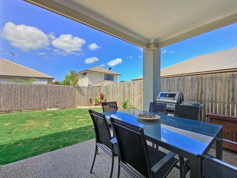 15 Dunes Crescent, North Lakes QLD 4509