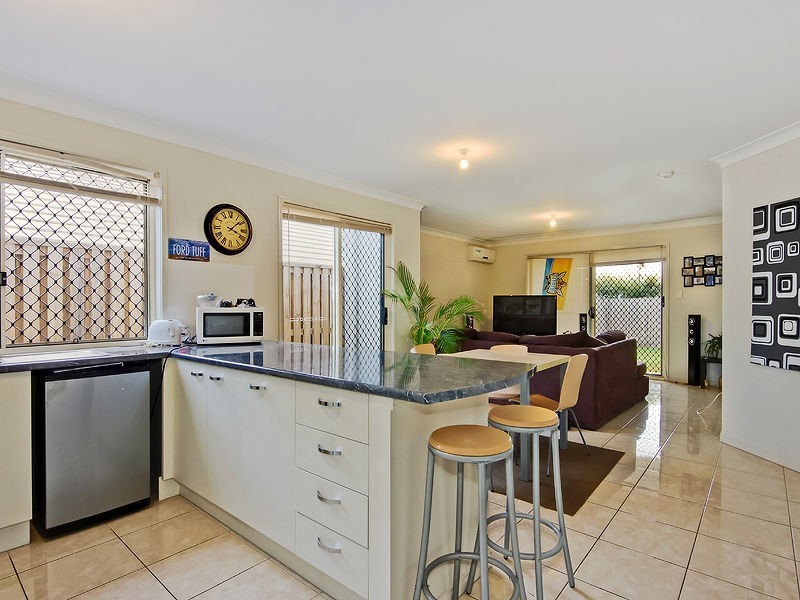 7 Riviera Crescent, North Lakes QLD 4509