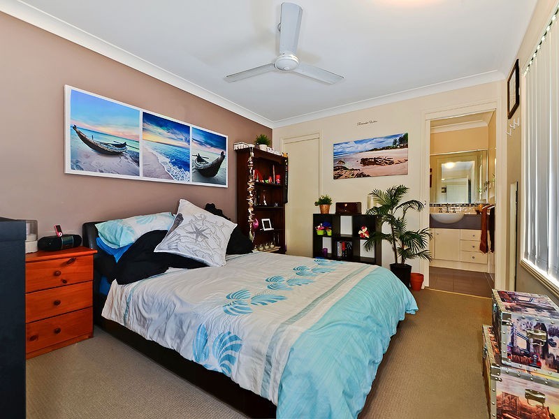 15 College Street, (The Crest), North Lakes QLD 4509