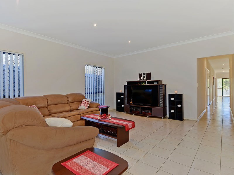 61 Cottonwood Circuit, North Lakes QLD 4509