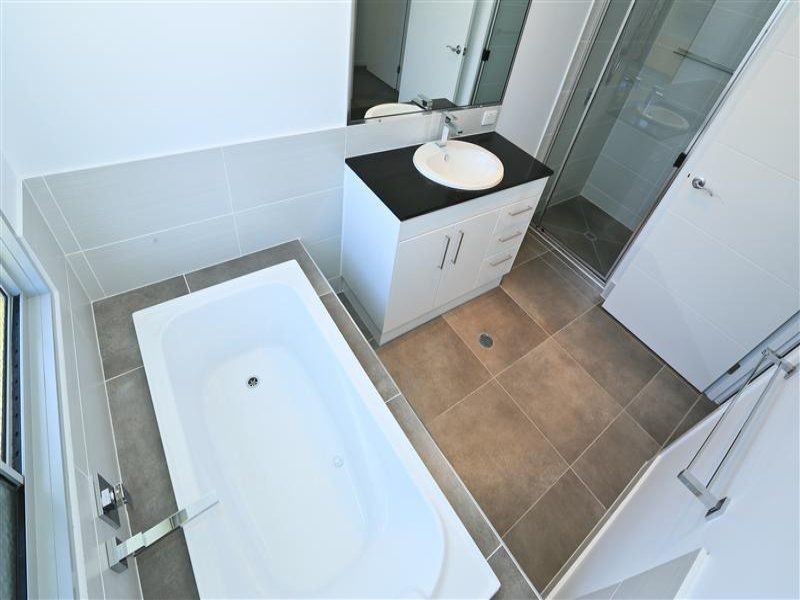 13 Lighthouse Drive, Boyne Island QLD 4680