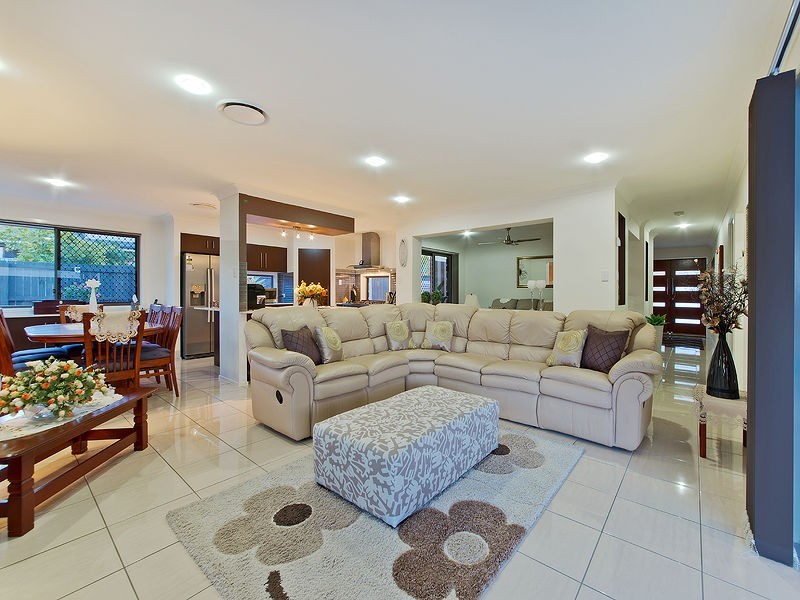 8 Kennedia Court, North Lakes QLD 4509