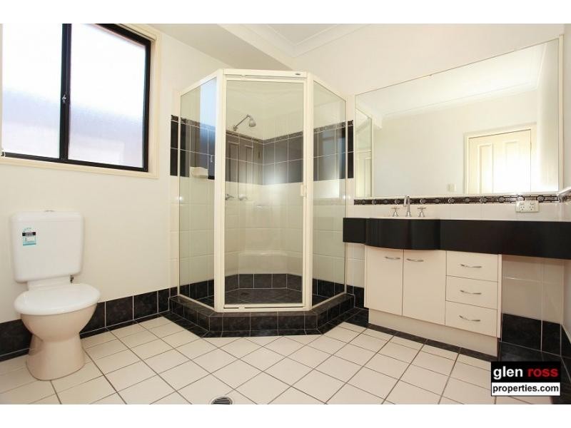 32 Chilton Crescent, North Lakes QLD 4509