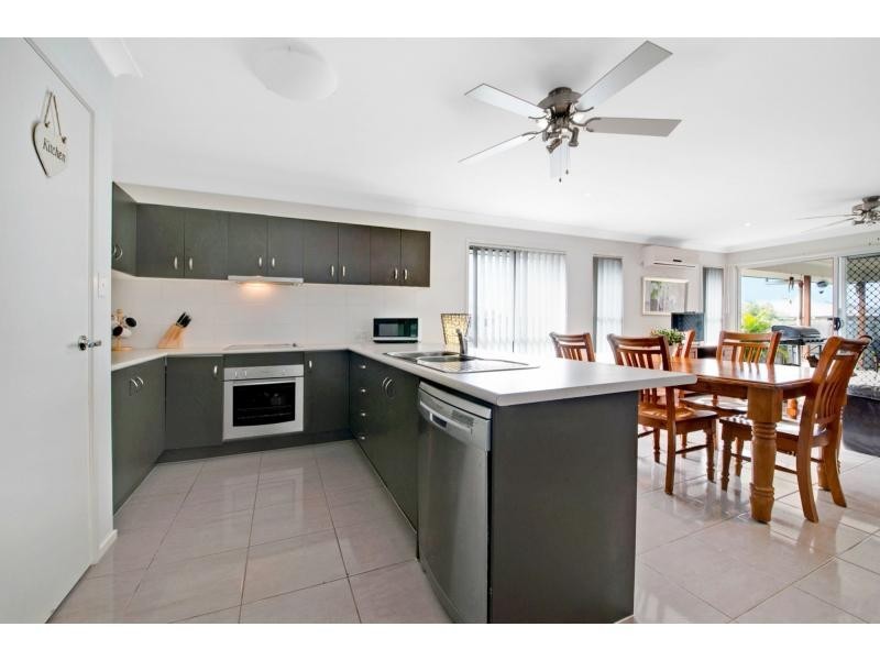 9 Williams Crescent, North Lakes QLD 4509