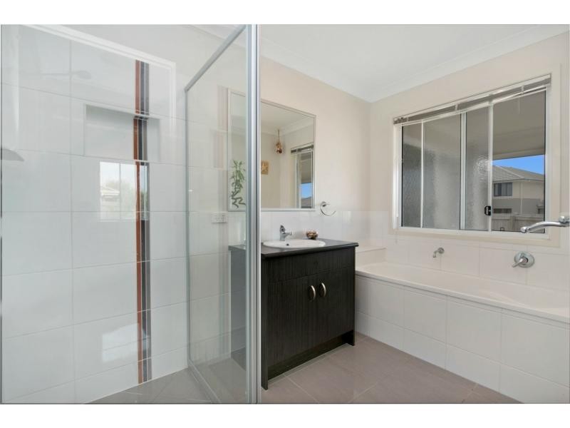 9 Williams Crescent, North Lakes QLD 4509