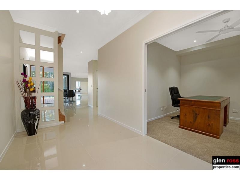 25 Dana Street, Cashmere QLD 4500