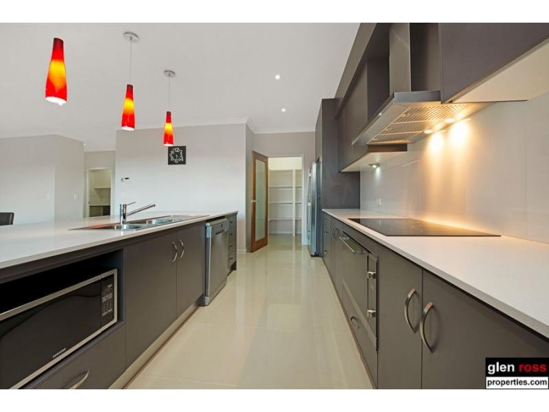 25 Dana Street, Cashmere QLD 4500