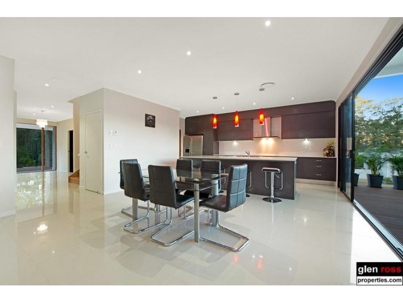 25 Dana Street, Cashmere QLD 4500