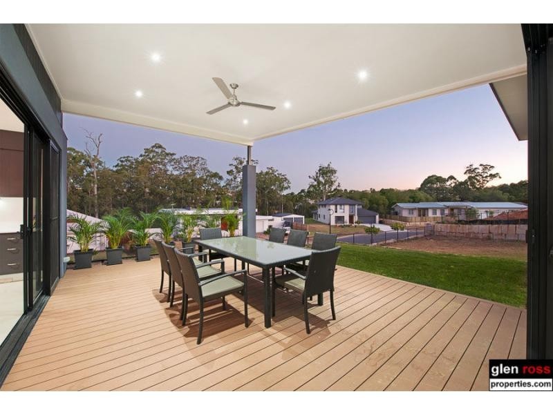 25 Dana Street, Cashmere QLD 4500