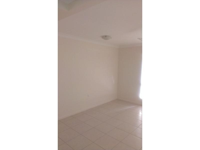 8 Allen Road, Gracemere QLD 4702
