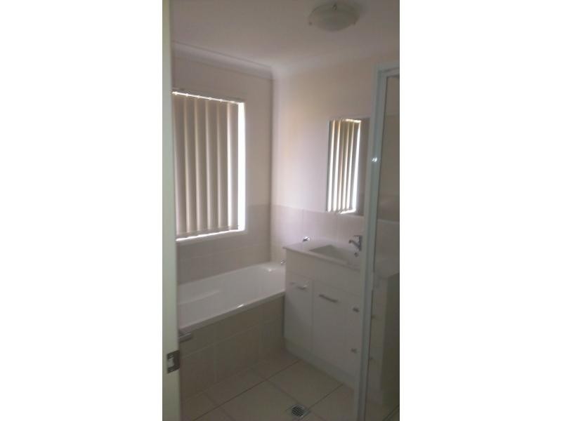8 Allen Road, Gracemere QLD 4702