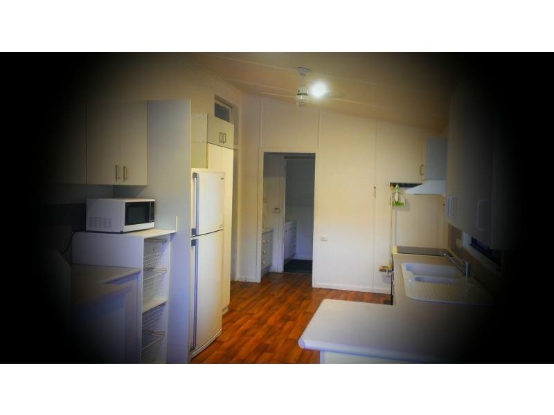 8 Victoria Street, West Rockhampton QLD 4700