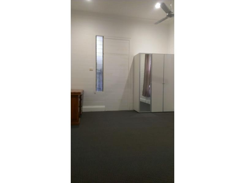 8 Victoria Street, West Rockhampton QLD 4700