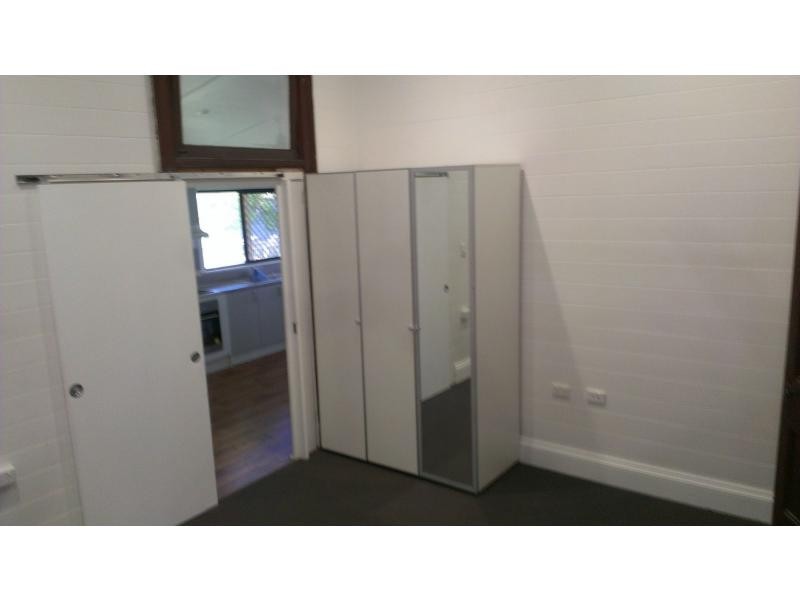 8 Victoria Street, West Rockhampton QLD 4700