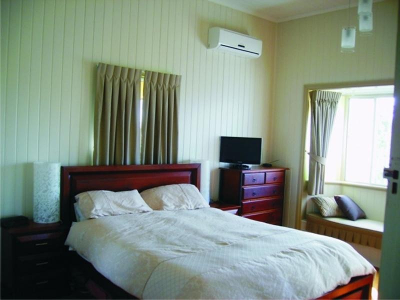 276 Denham , The Range, The Range QLD 4700