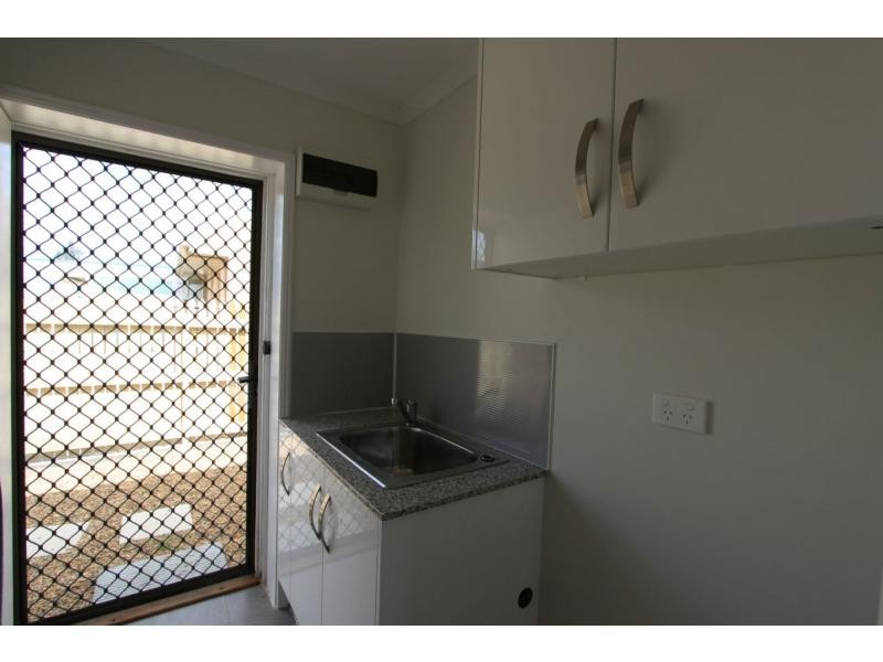 2/77 High Street, Berserker QLD 4701
