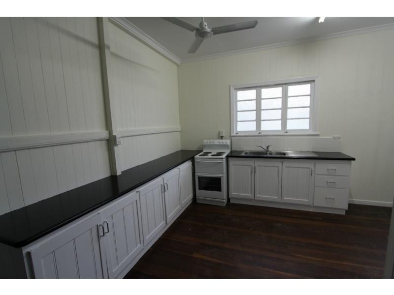 4 Face Street, Park Avenue QLD 4701