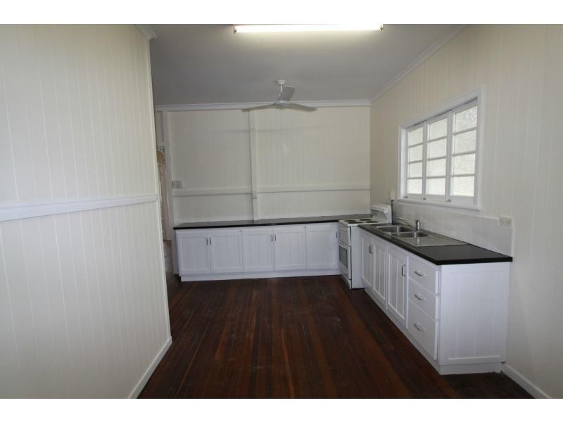 4 Face Street, Park Avenue QLD 4701