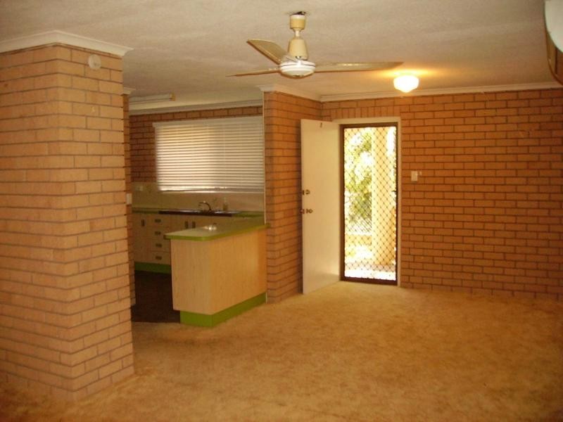 2/6 Burns Street, Frenchville QLD 4701