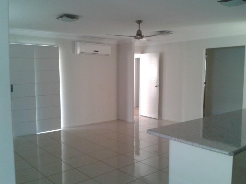 8 Poinciana Place, Gracemere QLD 4702