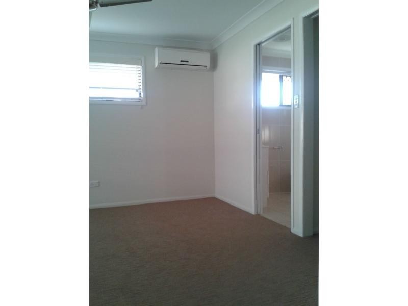 8 Poinciana Place, Gracemere QLD 4702