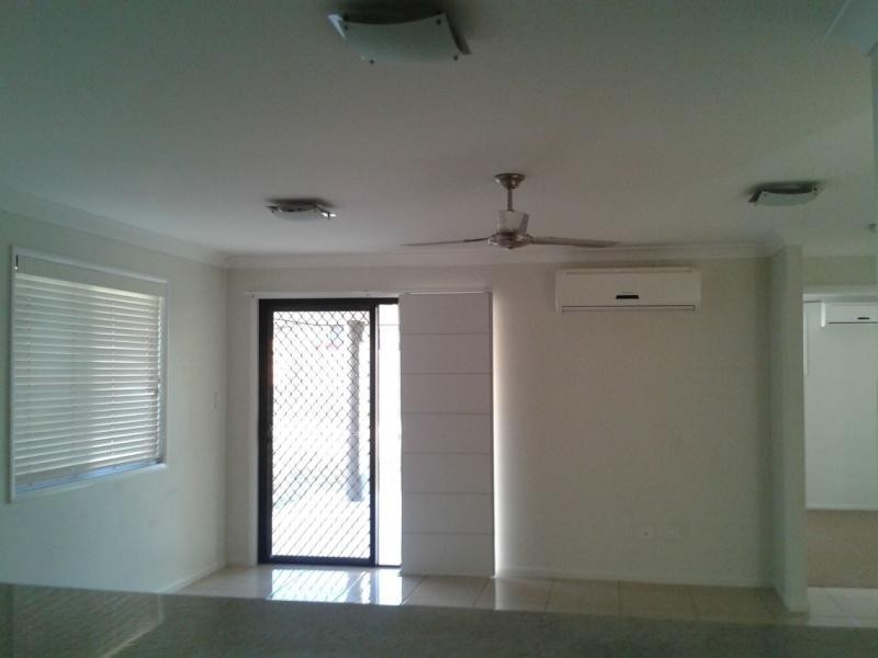 8 Poinciana Place, Gracemere QLD 4702