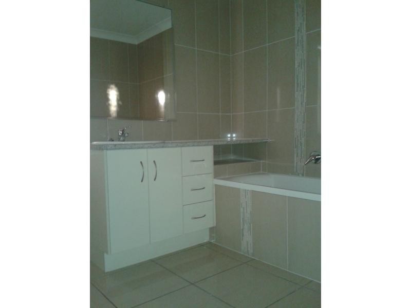 8 Poinciana Place, Gracemere QLD 4702