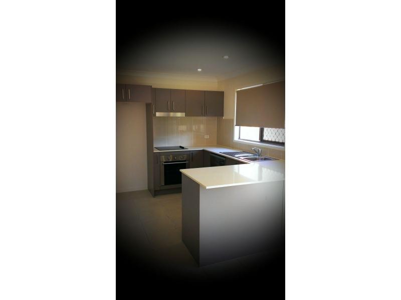 2/107 Sharples Street, Berserker QLD 4701