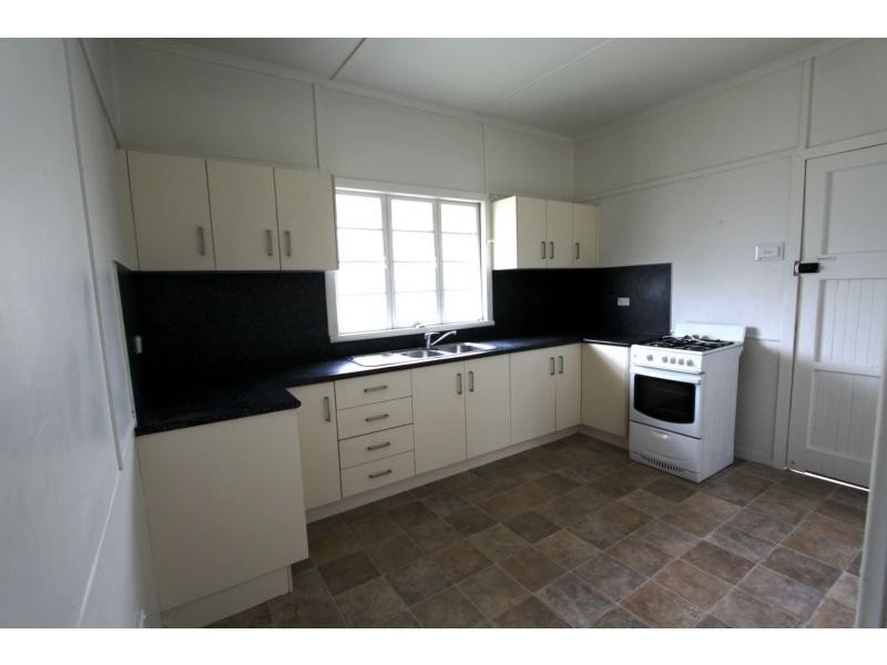 75 Haynes Street, Park Avenue QLD 4701