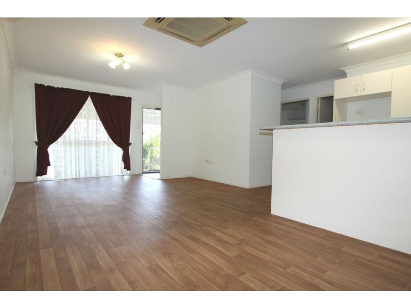1/100 Victoria Place, Berserker QLD 4701