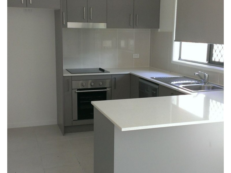 2/107 Sharples Street, Berserker QLD 4701