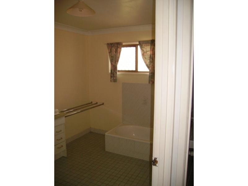 64 Middle Road, Gracemere QLD 4702