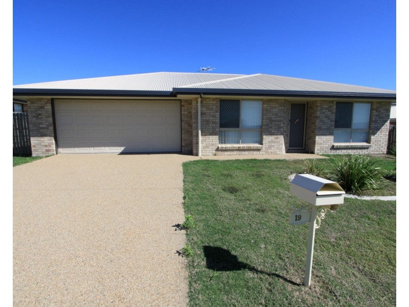 19 Bronco Crescent, Gracemere QLD 4702