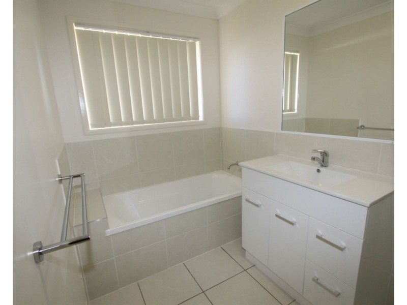 19 Bronco Crescent, Gracemere QLD 4702