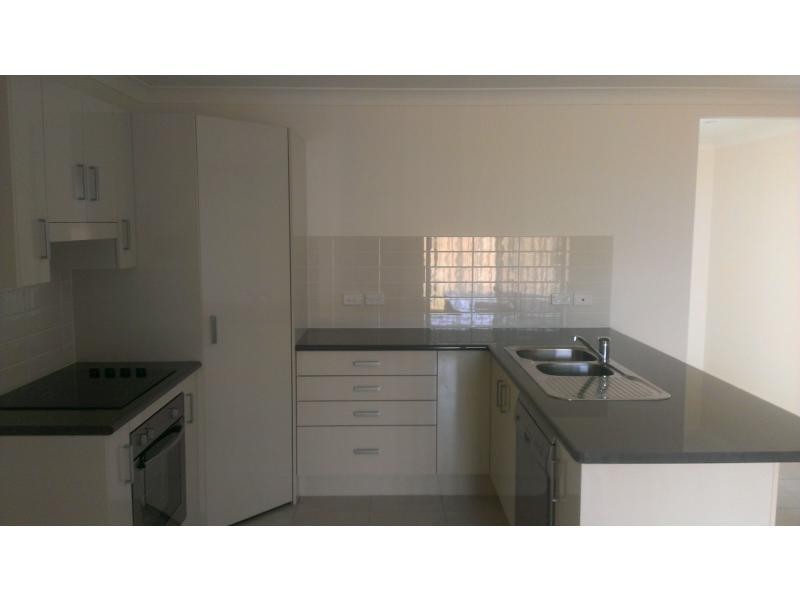 30 Owen Avenue, Gracemere QLD 4702