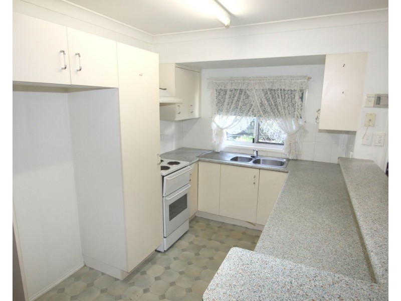 1/100 Victoria Place, Berserker QLD 4701