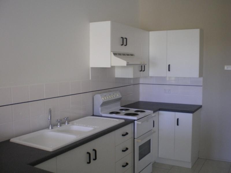 2/194 North, West Rockhampton QLD 4700