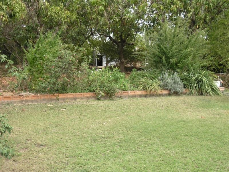 8 West Street, The Range QLD 4700