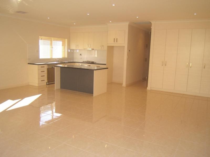 26 Hollingsworth Street, Kawana QLD 4701