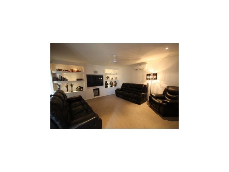 16 Connemara Drive, Kawana QLD 4701