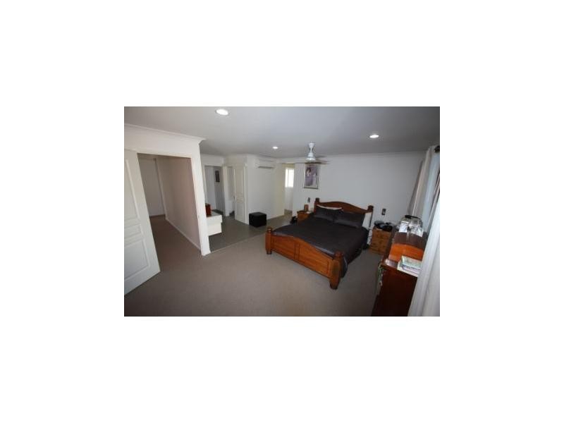 16 Connemara Drive, Kawana QLD 4701