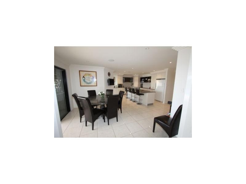 16 Connemara Drive, Kawana QLD 4701