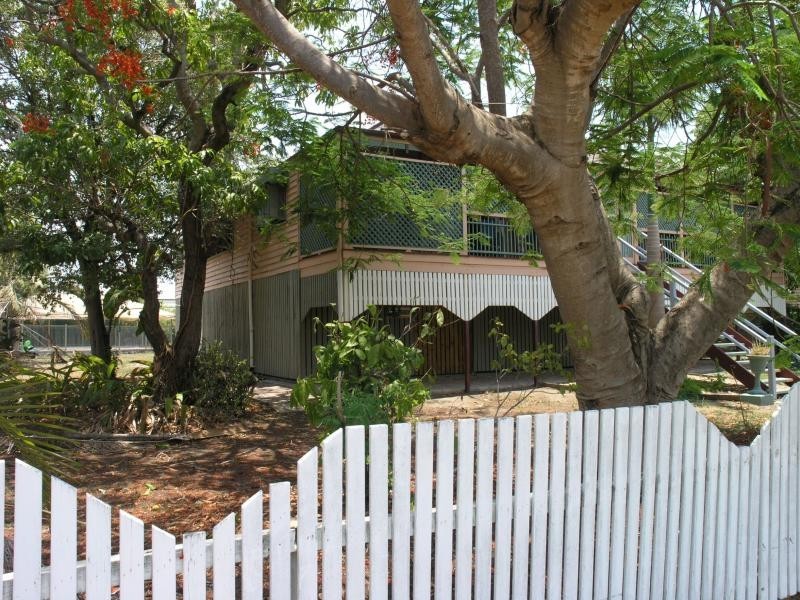 280 East Street, Depot Hill QLD 4700