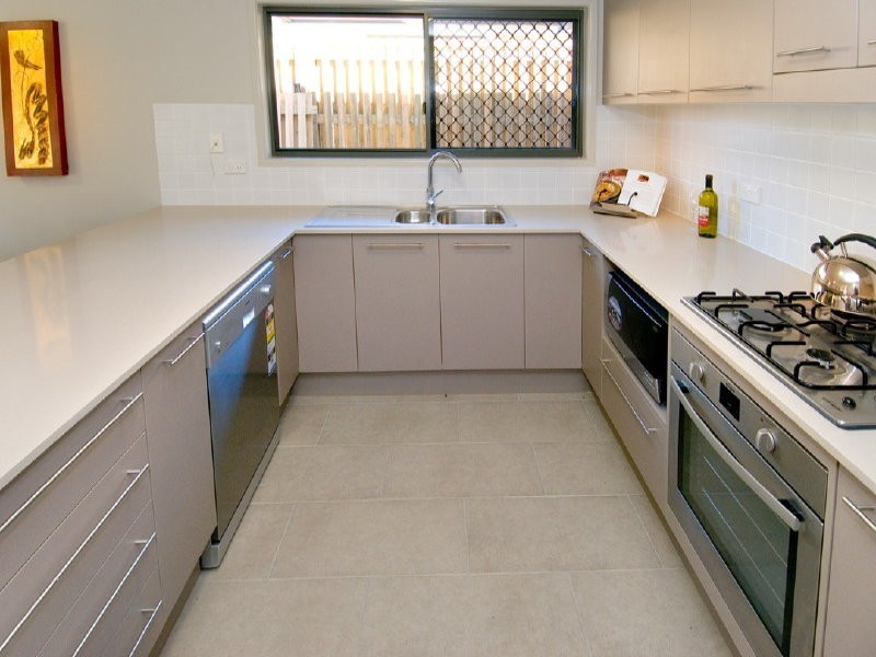4/16 thurston Street, Allenstown QLD 4700