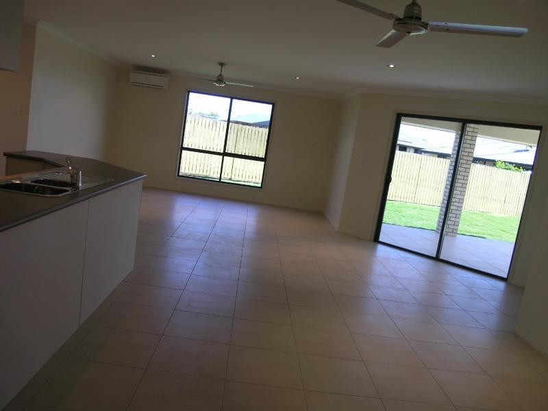10 Kerrie Meares Crescent, Gracemere QLD 4702