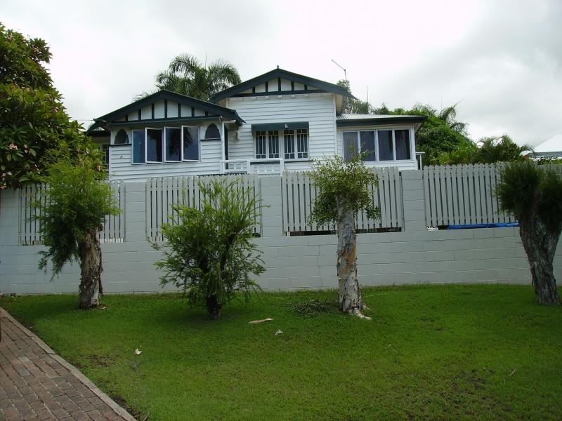 26 Cousins Street, The Range QLD 4700