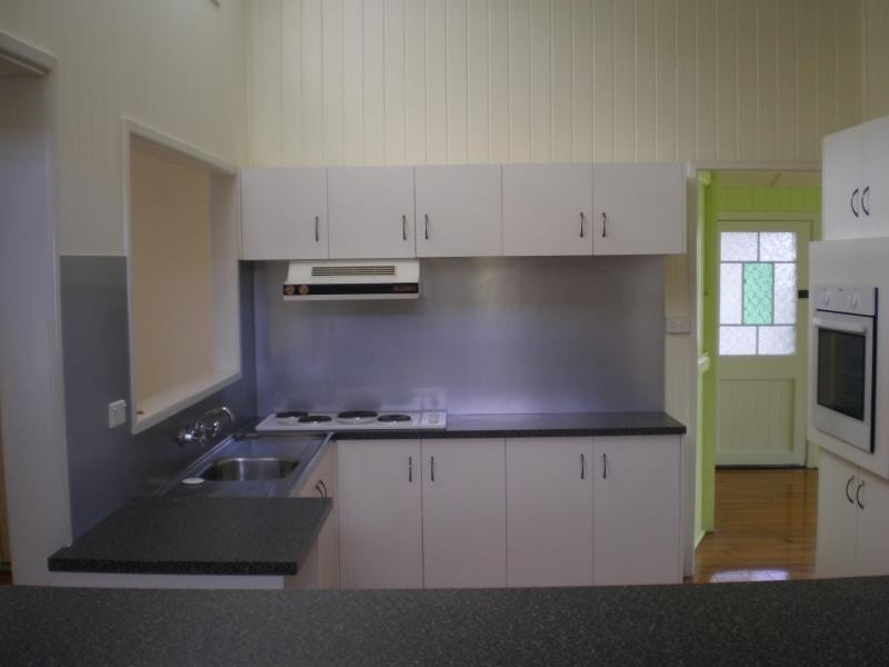 26 Cousins Street, The Range QLD 4700