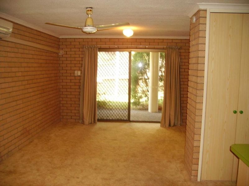 2/6 Burns Street, Frenchville QLD 4701