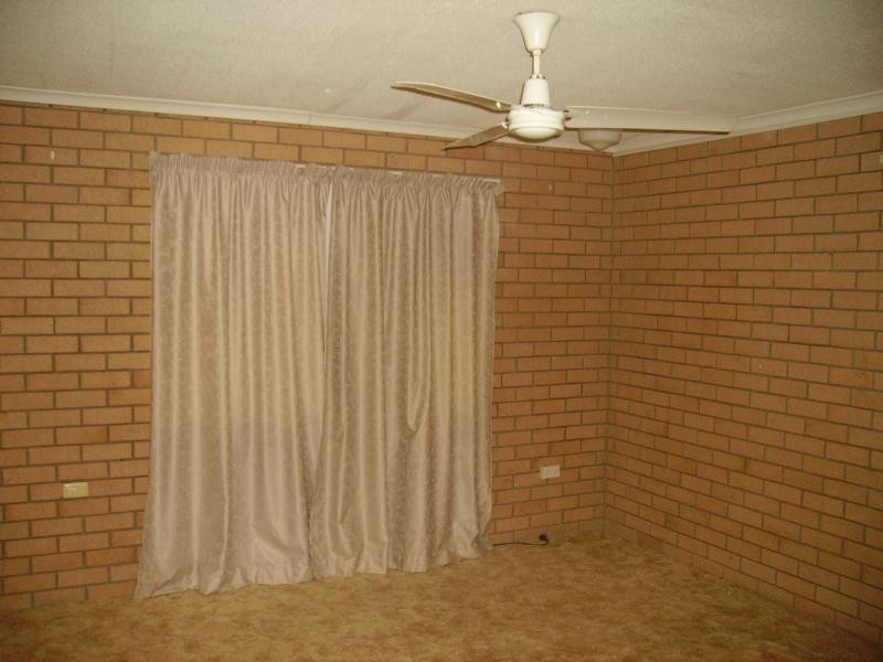 2/6 Burns Street, Frenchville QLD 4701