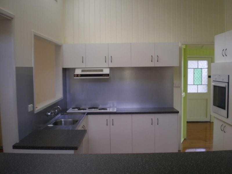 26 Cousins Street, The Range QLD 4700